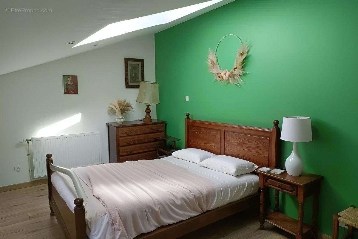 Maison à MIRANDOL-BOURGNOUNAC