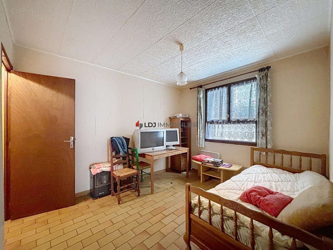 Maison 65 m² à Prades  - photo 4