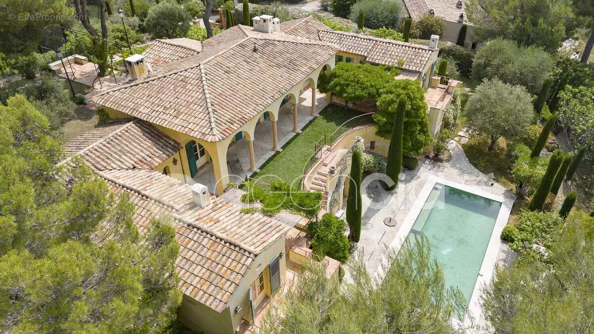 Carros Village Propriété d'exception ! - photo 7