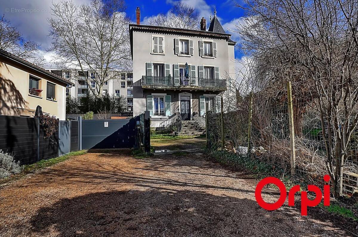 Appartement à NEUVILLE-SUR-SAONE