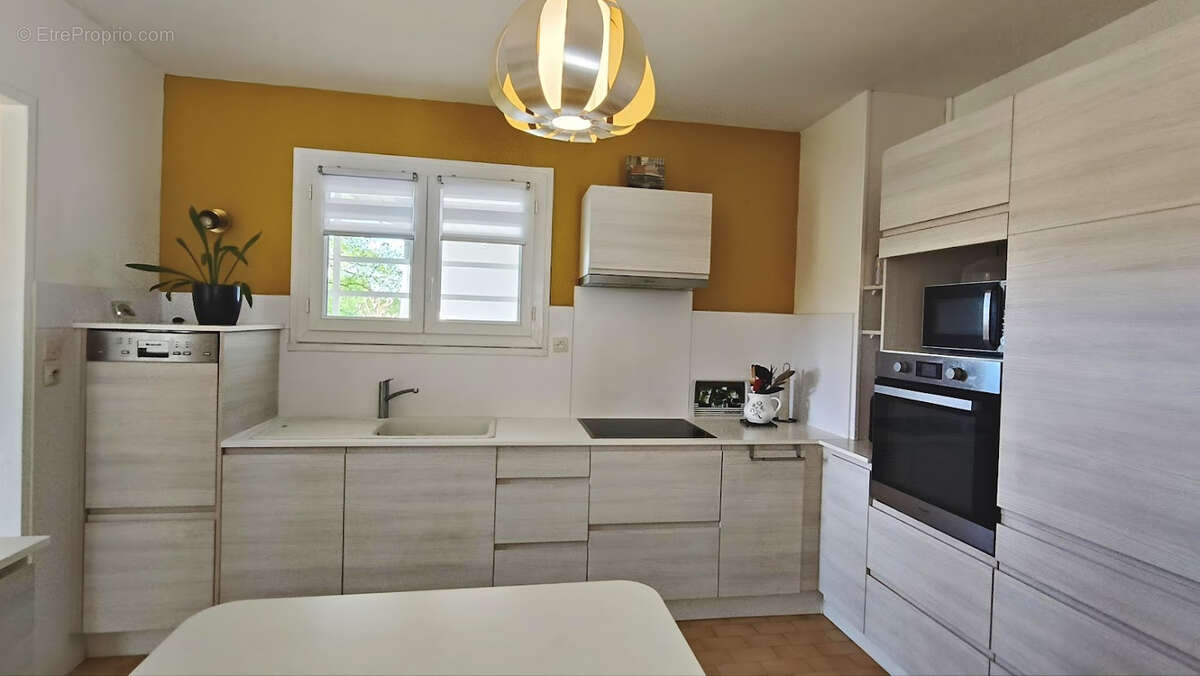 Maison à SAINT-SEURIN-DE-CURSAC