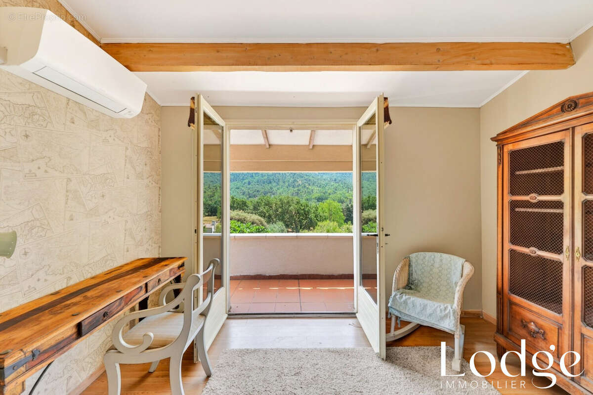 Maison 295 m² à Vauvenargues  - photo 9
