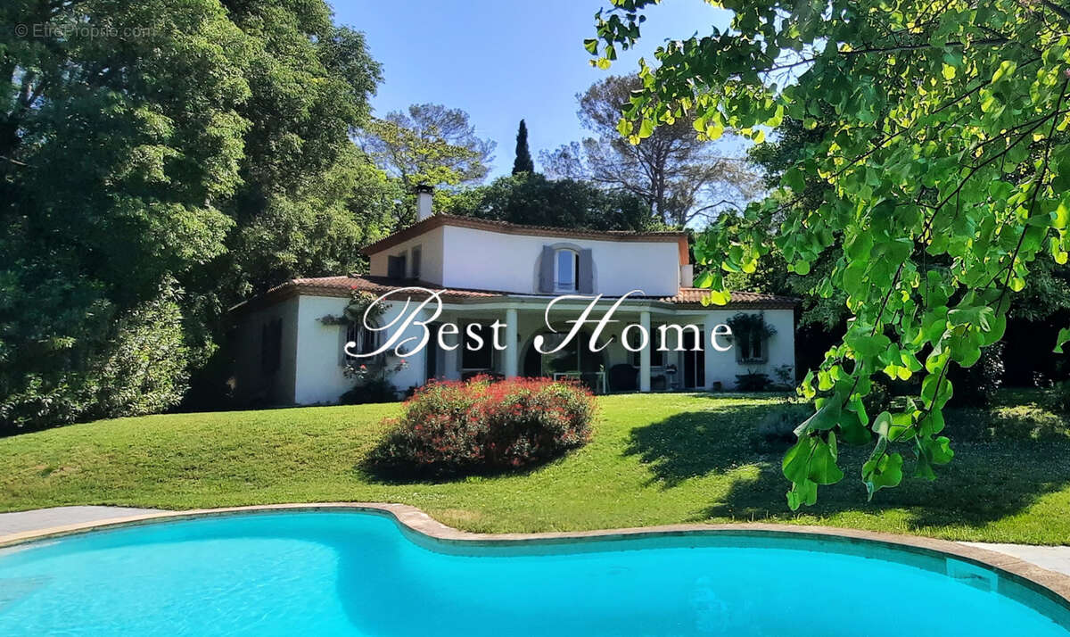 Rare ! Vente superbe maison proche des Jardins de la Fontaine et de la Tour Magne à NIMES - photo 2
