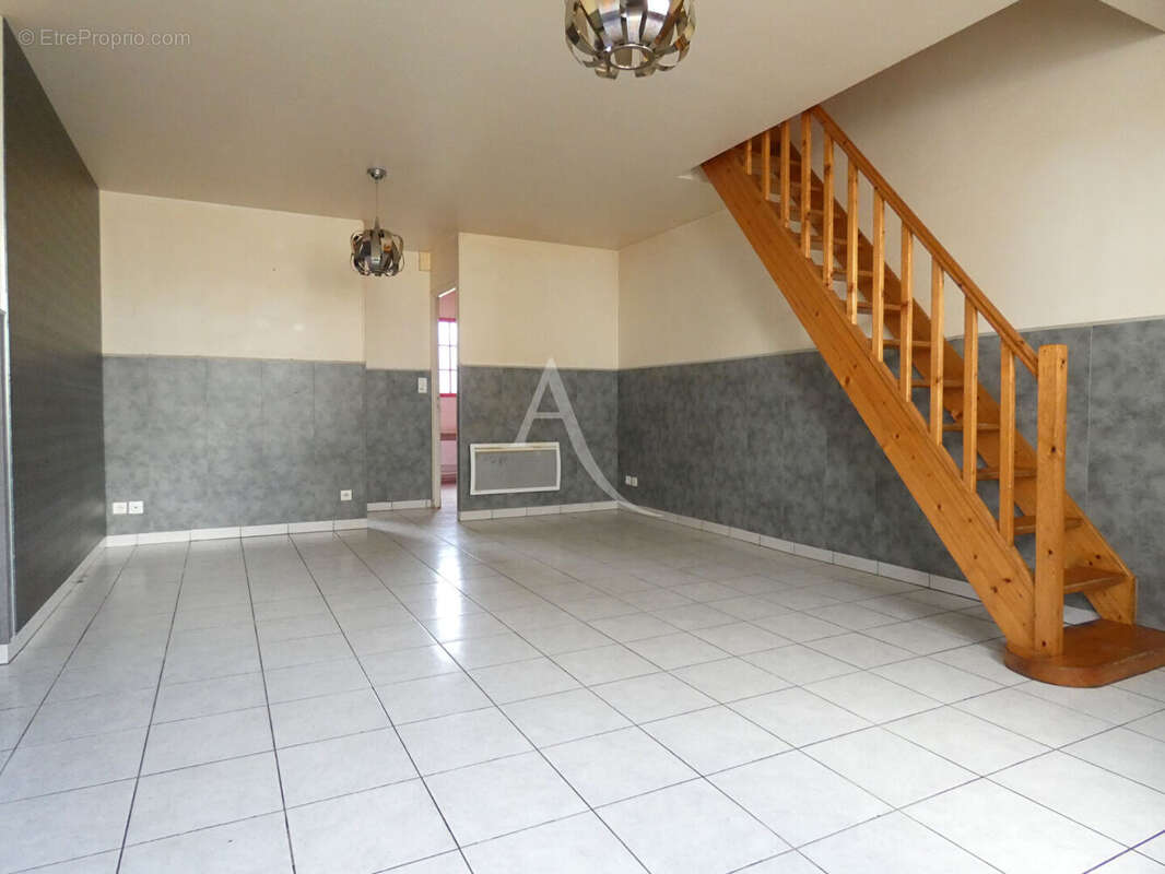 Maison à NEUVILLE-AUX-BOIS