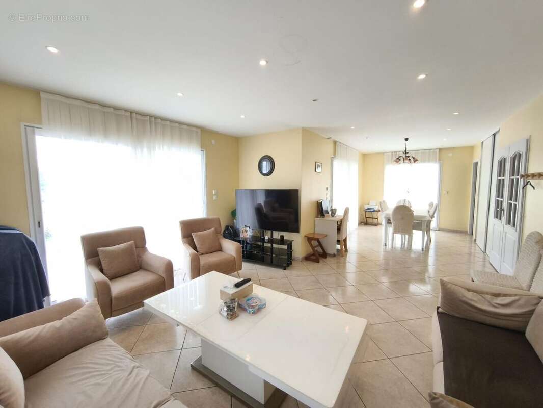 Photo 2 - Maison à SAINT-JEAN-BONNEFONDS