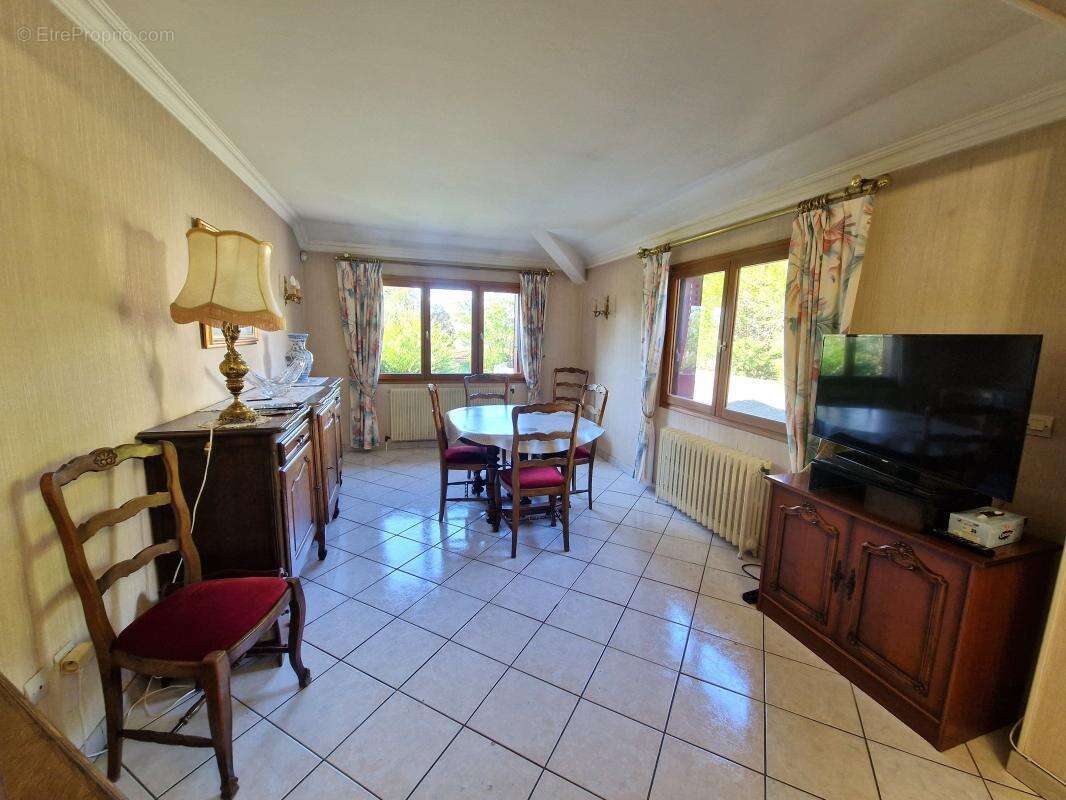 Maison à SAINTE-GENEVIEVE-DES-BOIS