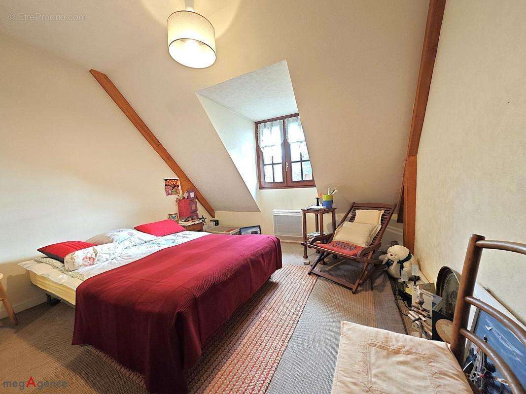 Maison à LA TRINITE-SURZUR