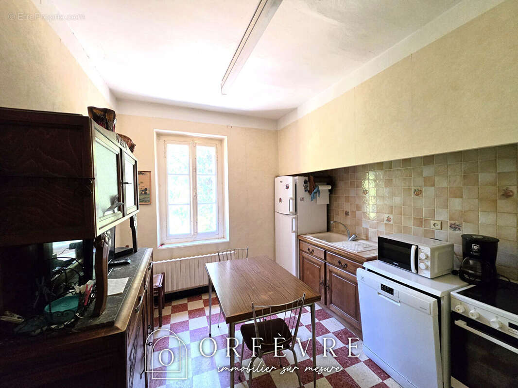Maison Carnas avec garages sur 2700m² de terrain - photo 10