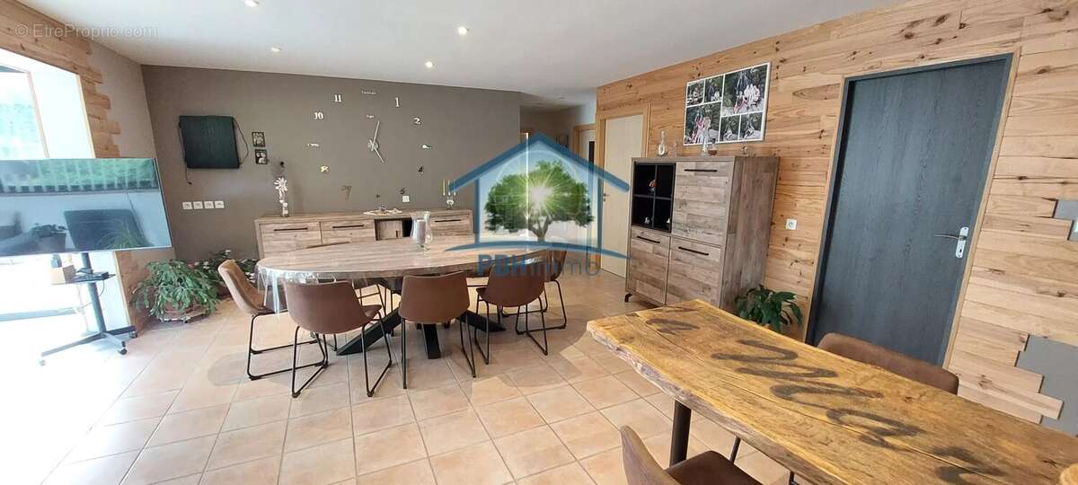 Maison à TENDON