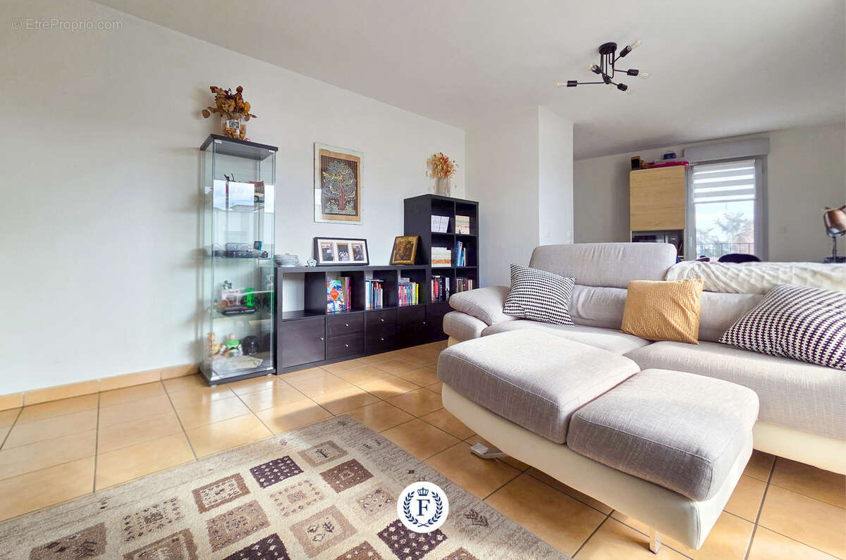 Appartement à MEYZIEU