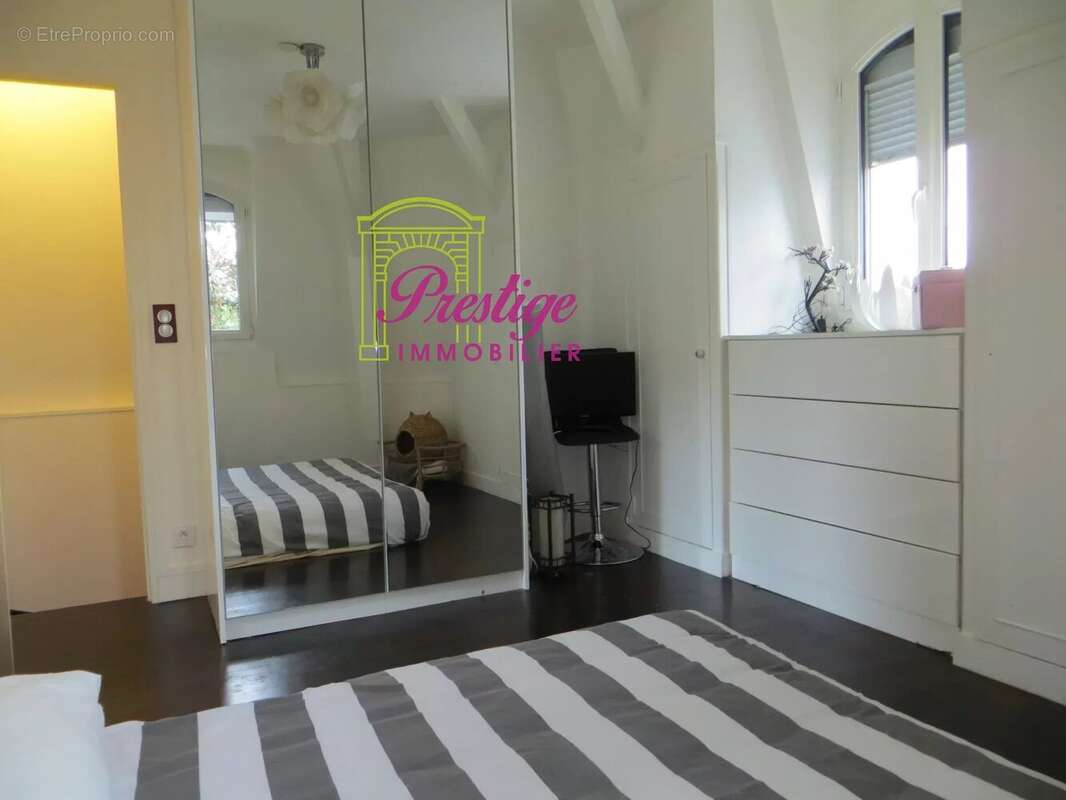 Maison à LE MESNIL-LE-ROI