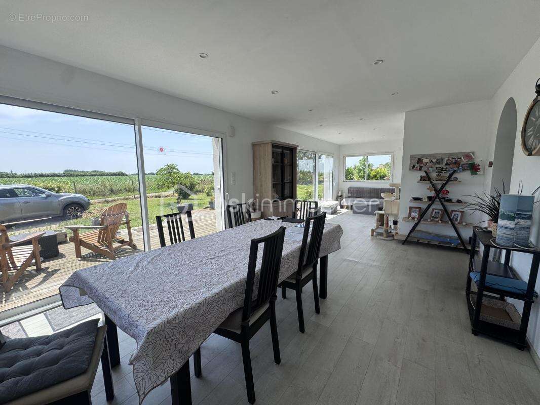 SAINT-VOUGAY – Maison familiale de 166 m² sur 4 100 m² de terrain - photo 2