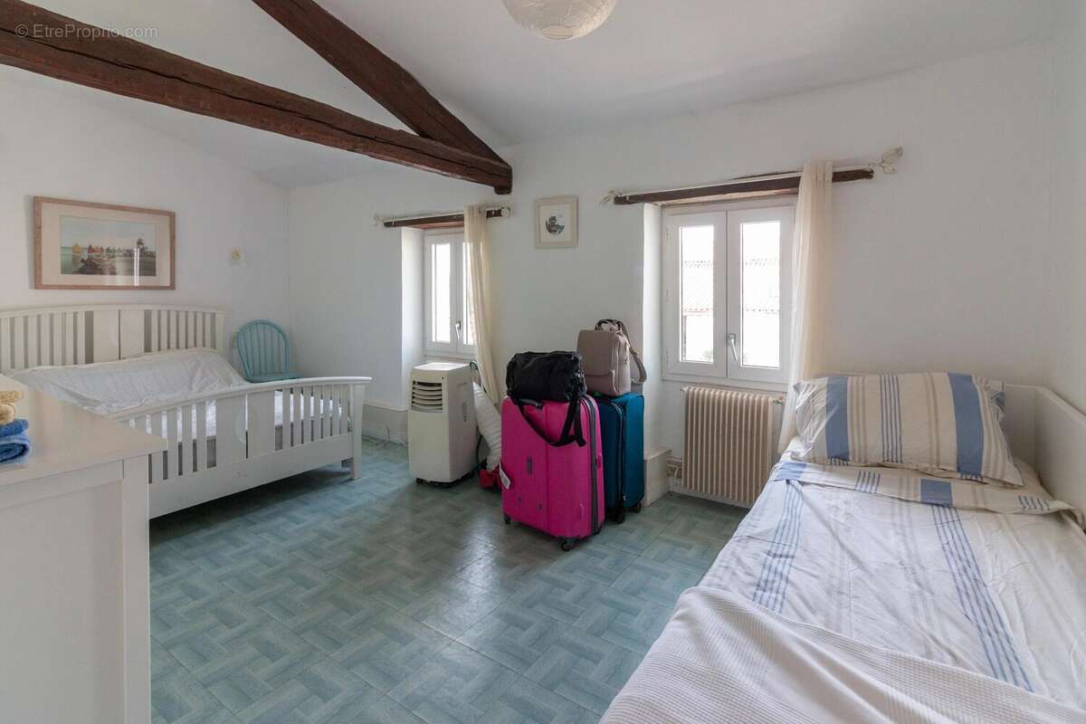Maison en pierre spacieuse avec piscine - photo 12