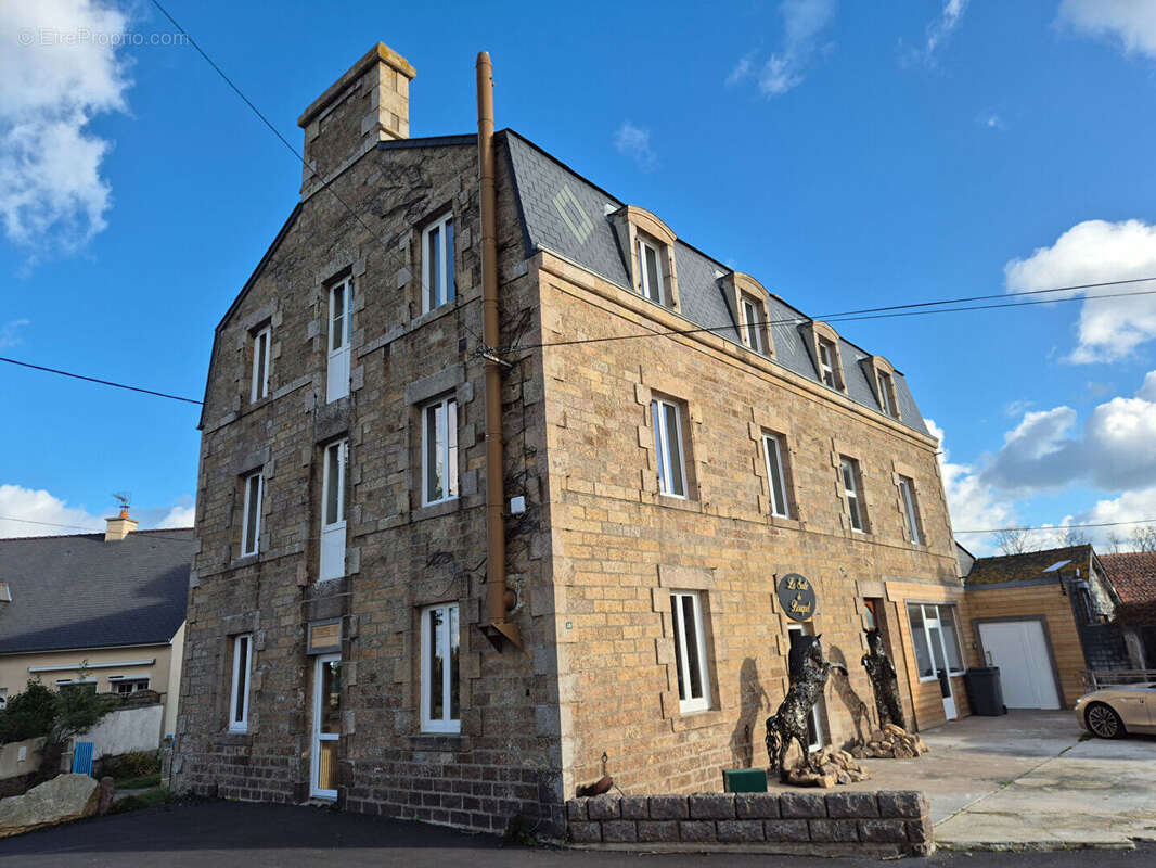 Maison à COSQUEVILLE