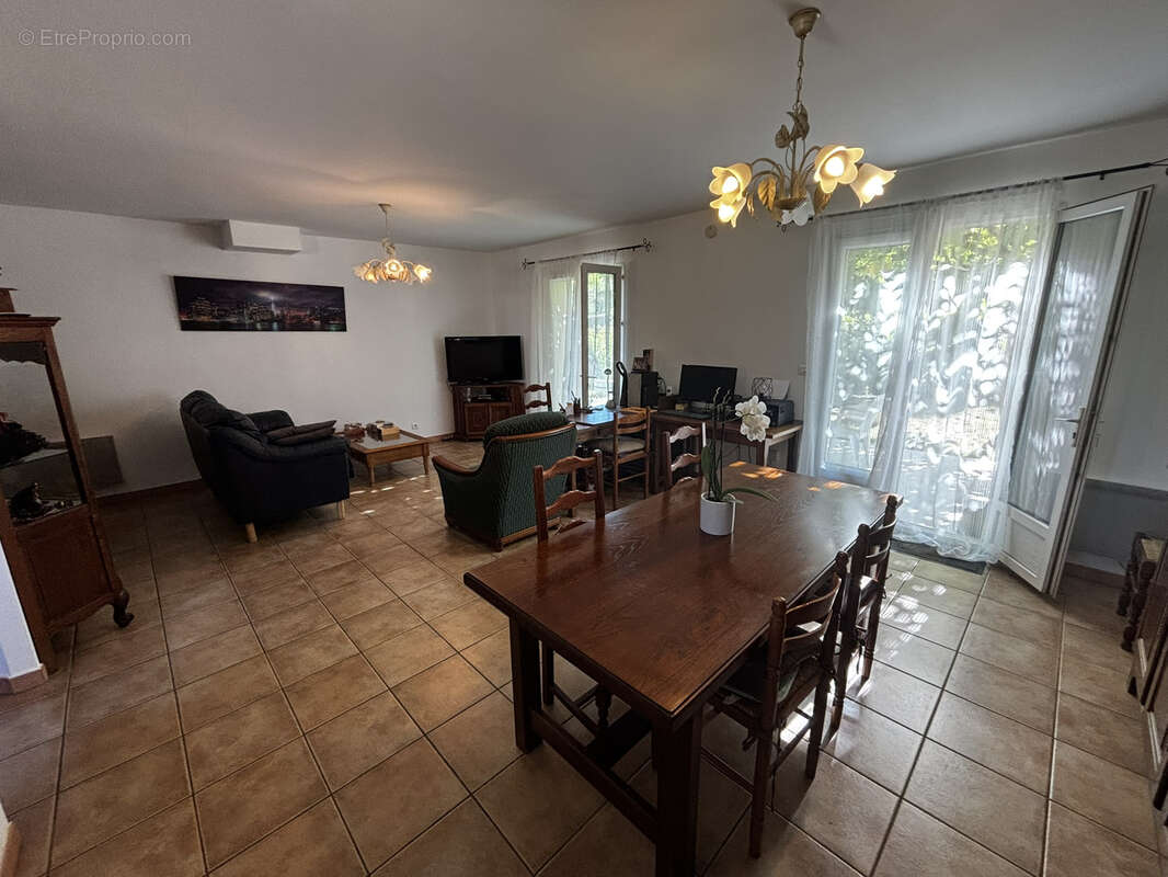 Maison à ENTRECHAUX