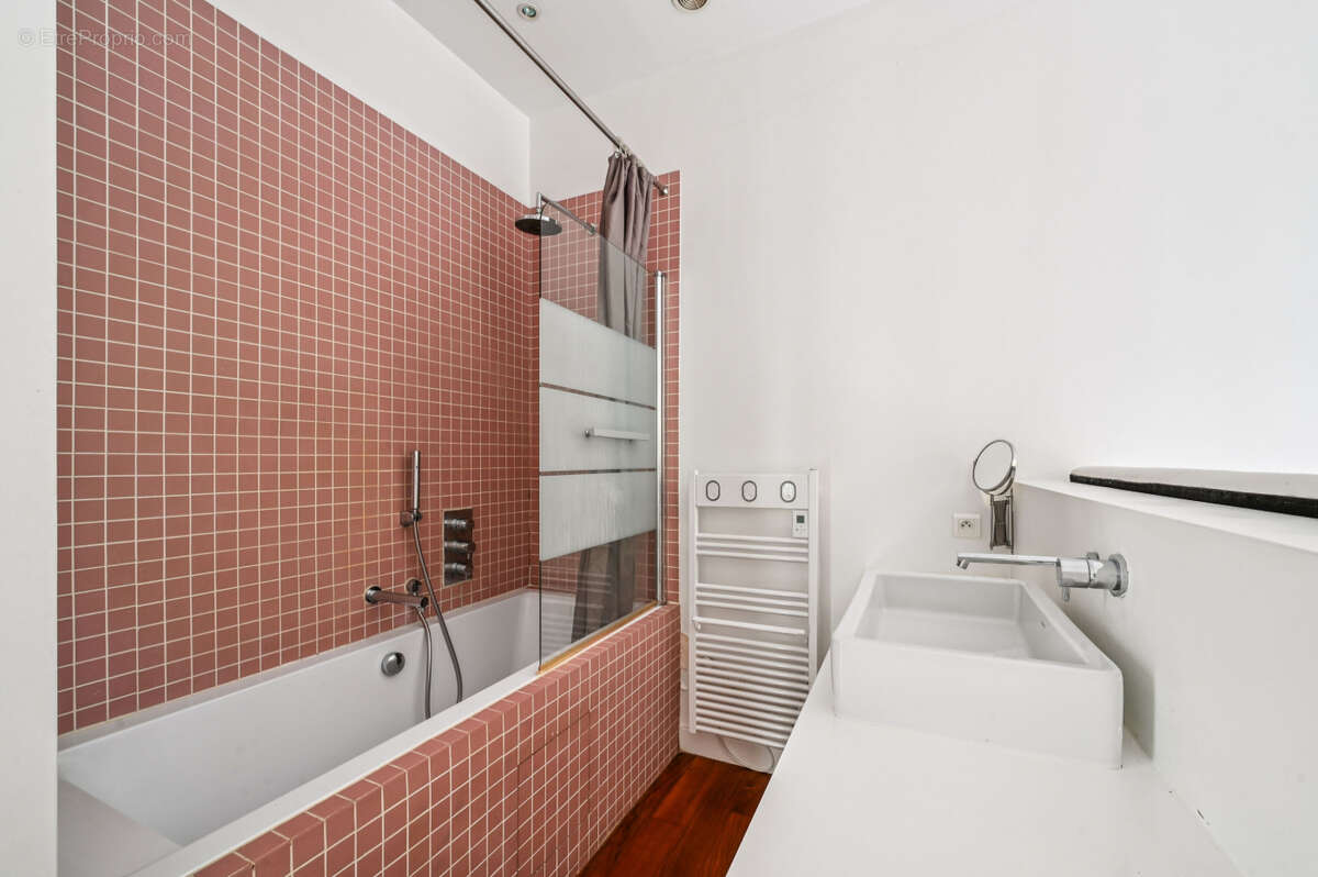 Appartement à PARIS-14E