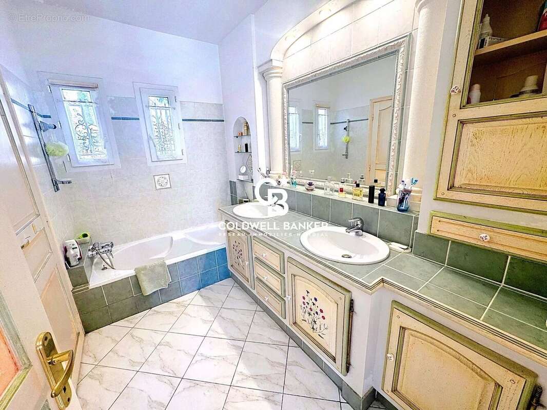 Maison à LES ISSAMBRES