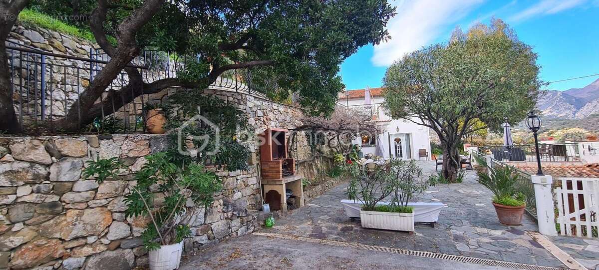  Villa avec potentiel unique – Menton, quartier résidentiel Vue mer et montagne - photo 5