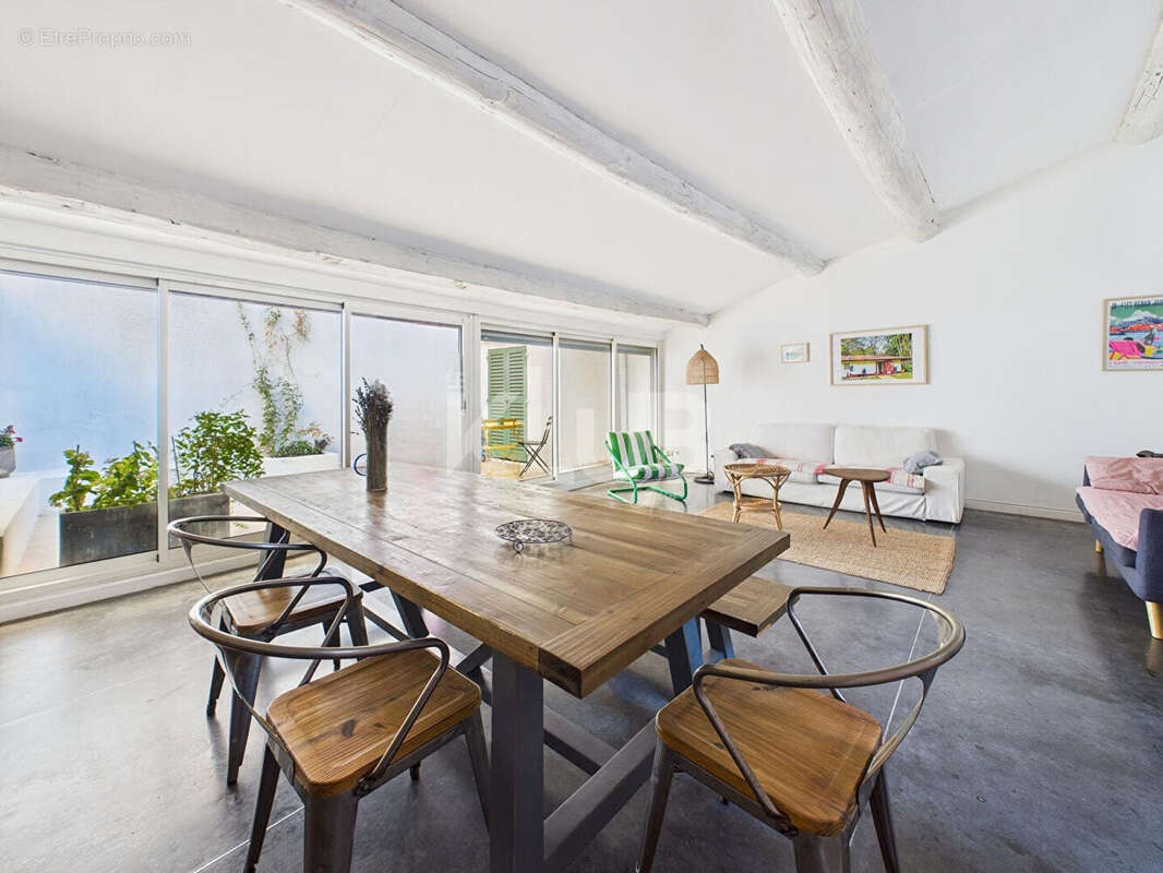 Appartement à MARSEILLE-6E