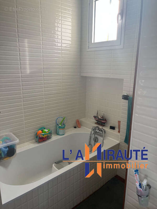 Maison à LE MESNIL-LE-ROI