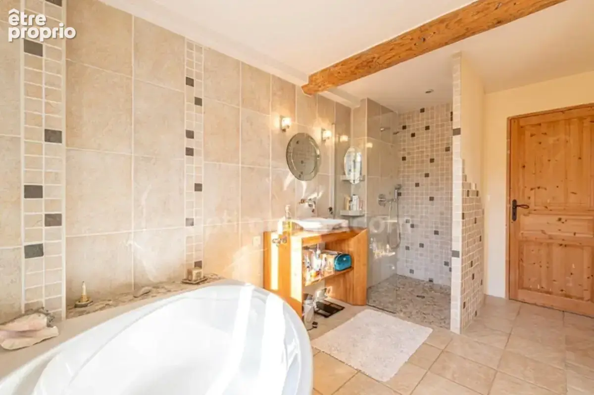 **Coup de cœur – Maison de charme 195 m² avec 2 entrées indépendantes, 2 extérieurs, garage, cave, vue et piscine** - photo 16