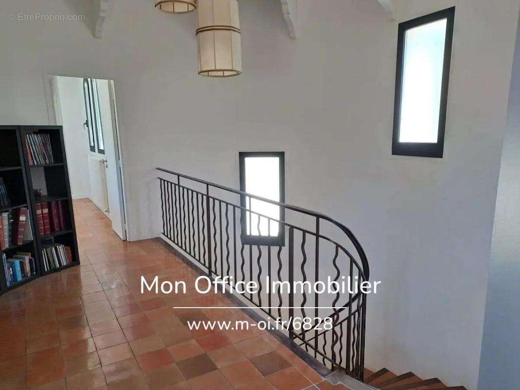 Référence : 6828-VCL. - Maison avec 6 chambres dont studio indépendant - Jardin paysager piscine garage - 13 100 AIX - photo 24