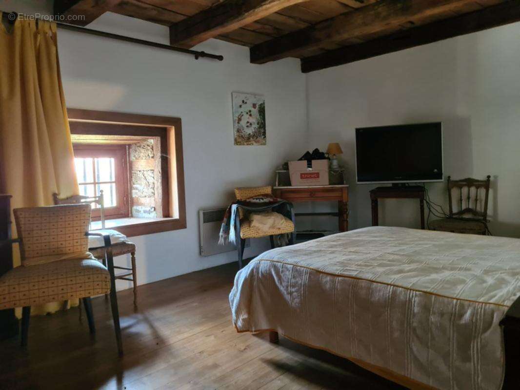 Maison en pierre 7 pièces – 230 m² – Dépendances 170 m² – Terrain 14 504 m² – Saint-Paul - photo 13