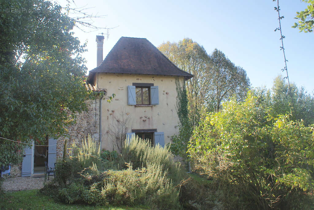 A VOIR. Belle maison en pierre de 4 chambres avec dépendances et vues sur terrain d'environ 2811m2 - photo 47