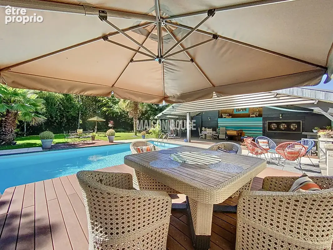 DOL-DE-BRETAGNE - Rare propriété avec piscine et terrain constructible en centre-ville - photo 17