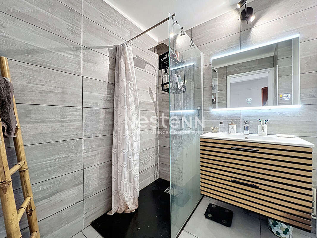 Appartement à VALLAURIS