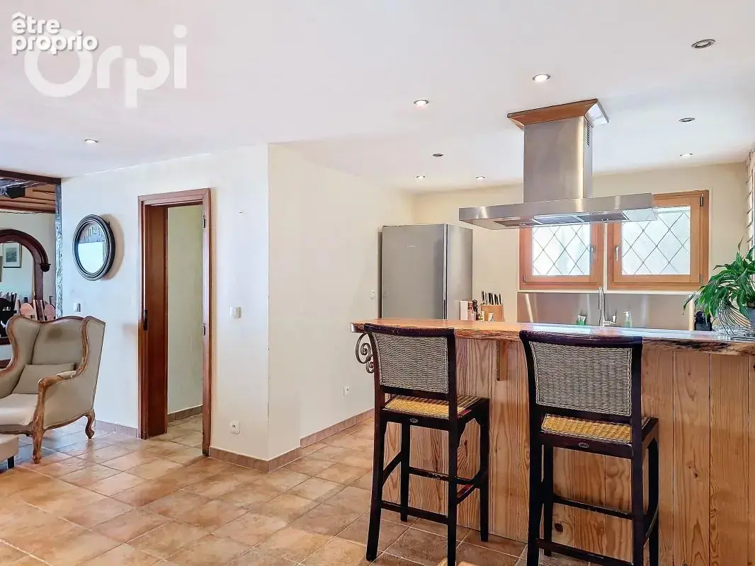 À Vendre maison 232 m2 et logement 50 m2 sur terrain de 2700 m2 - photo 11