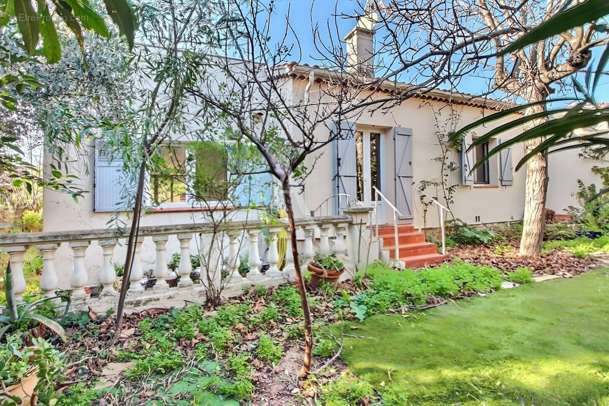 Maison à CARQUEIRANNE