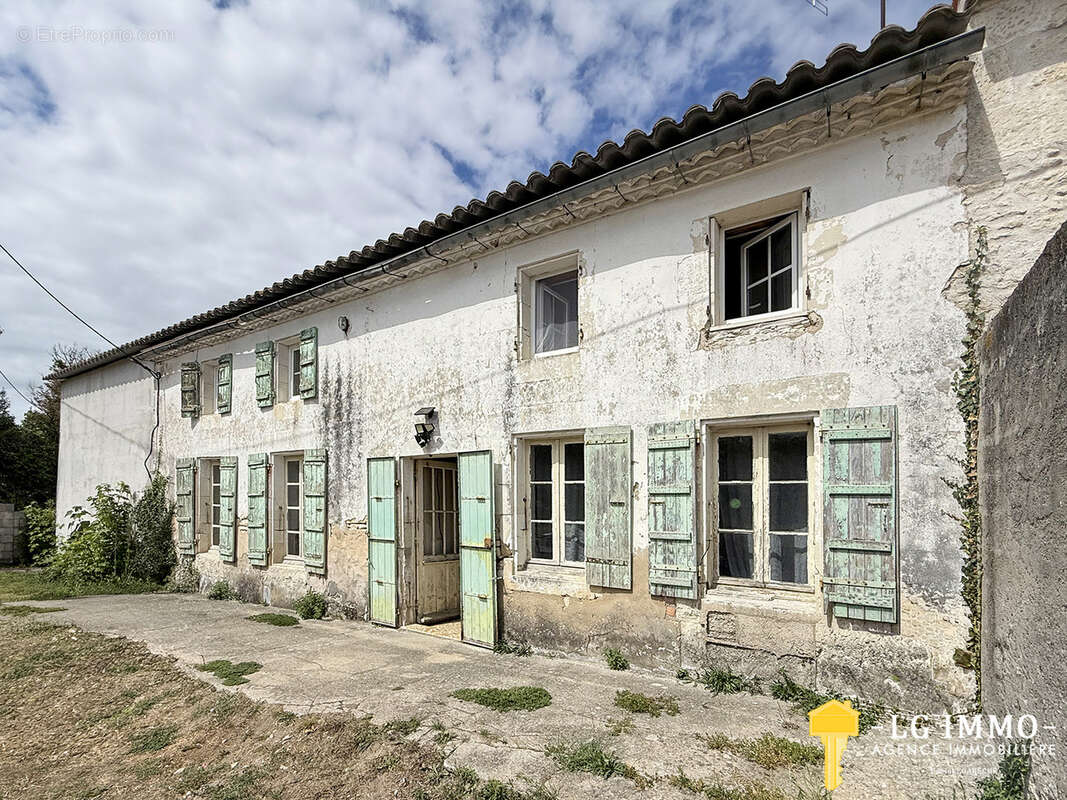 Bâtisse charentaise de 1750 à fort potentiel - photo 16