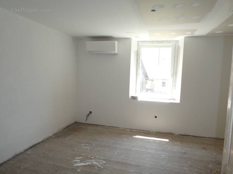 Maison à CORRAVILLERS