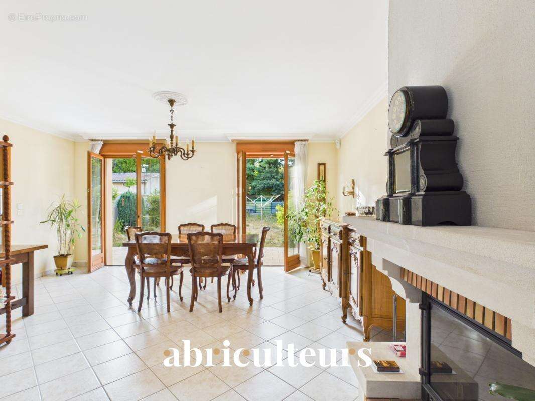 Maison familiale de 107m² avec terrasse et jardin - en vente à Versailles Porchefontaine (78000) - photo 3