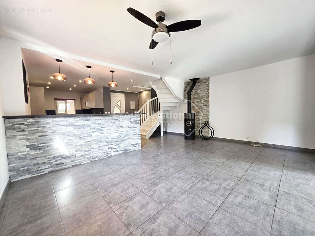 Maison à SAINT-CHAMAS