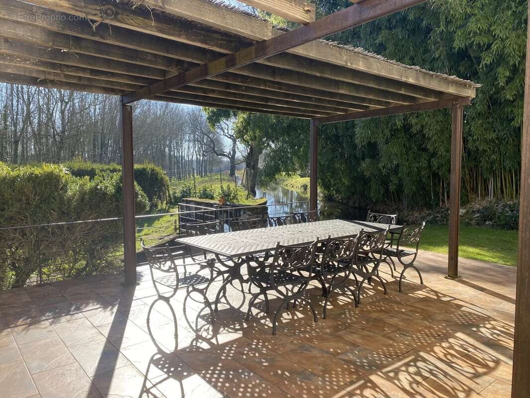 Maison à BARBEZIEUX-SAINT-HILAIRE