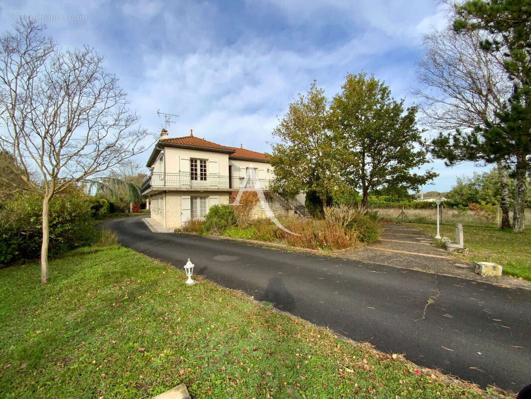 Maison Saint Sever De Saintonge - photo 3