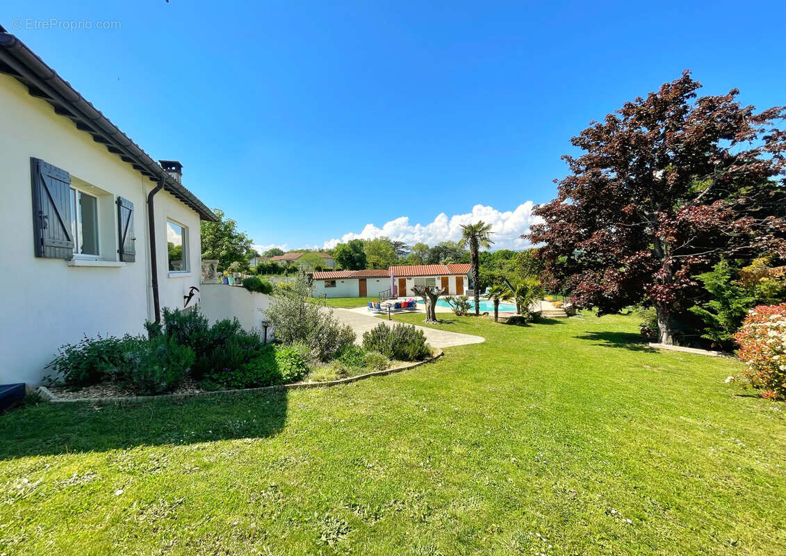 Maison à SAINT-GENIS-LAVAL