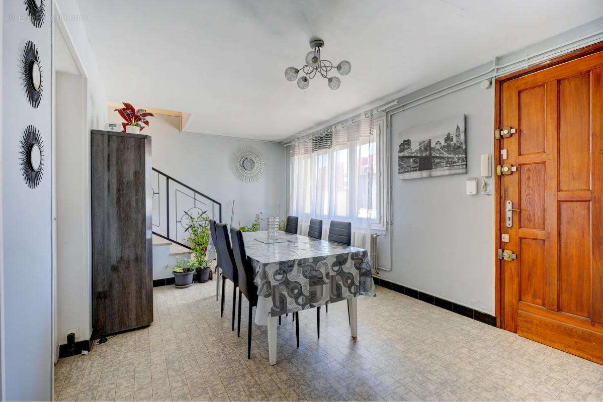Maison à VAULX-EN-VELIN