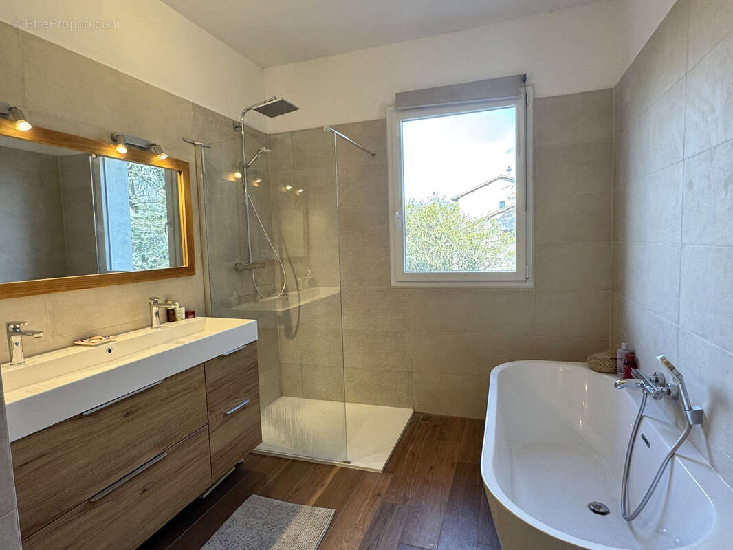 Maison à GREZIEU-LA-VARENNE