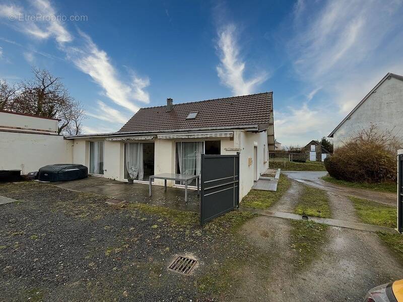 Maison à LONGVILLERS