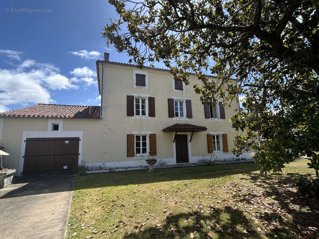 Maison à CHASSENEUIL-SUR-BONNIEURE