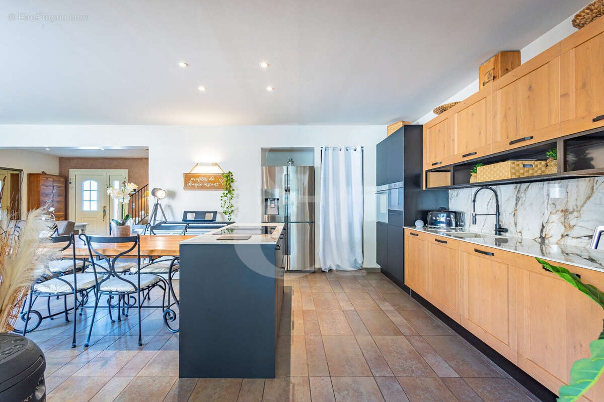 Maison à L'ISLE-SUR-LA-SORGUE