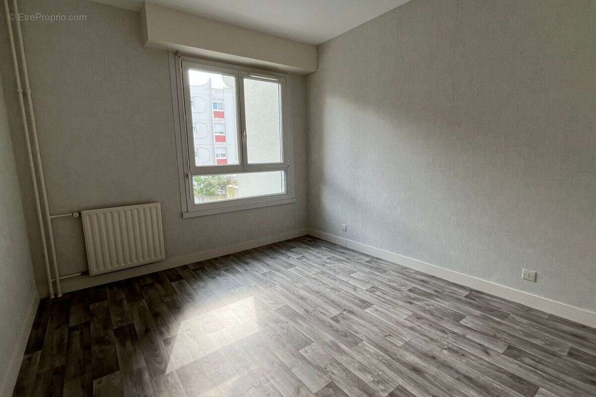 Appartement à LES PONTS-DE-CE