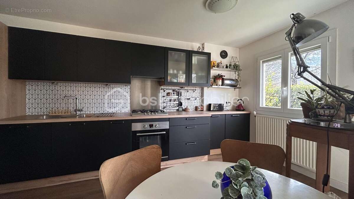 Appartement à LE PONT-DE-CLAIX
