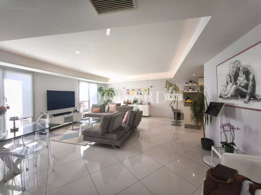 Appartement à ROQUEBRUNE-CAP-MARTIN