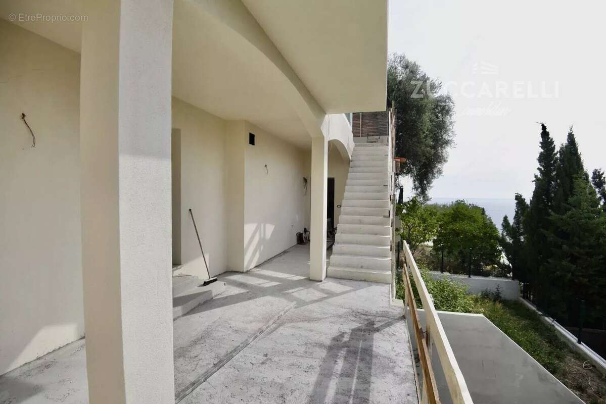 Appartement à ROQUEBRUNE-CAP-MARTIN