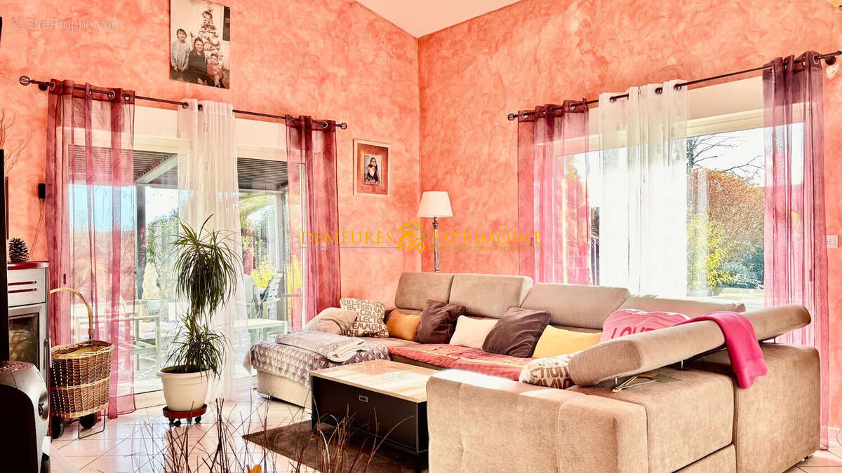 Maison à CHAMPAGNE-VIGNY