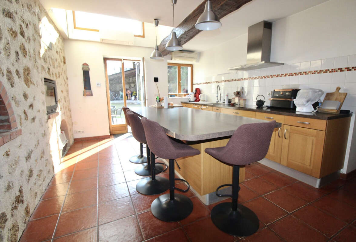 Maison à LE MESNIL-SAINT-DENIS